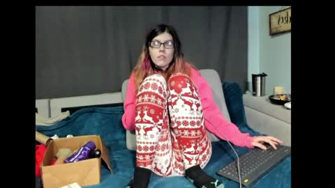 roxihazeleyes online show from January 14, 2025, 4:04 am