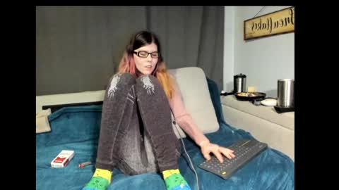 roxihazeleyes online show from January 15, 2025, 2:06 am