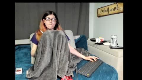 roxihazeleyes online show from January 16, 2025, 3:45 am