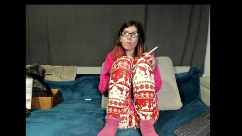 roxihazeleyes online show from January 17, 2025, 12:42 pm