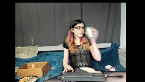 roxihazeleyes online show from January 18, 2025, 8:19 pm