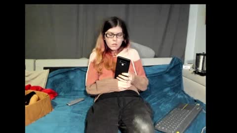 roxihazeleyes online show from January 21, 2025, 7:26 am