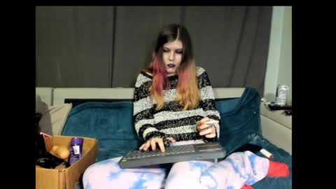 roxihazeleyes online show from January 22, 2025, 9:21 pm