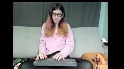 roxihazeleyes online show from January 25, 2025, 5:08 pm