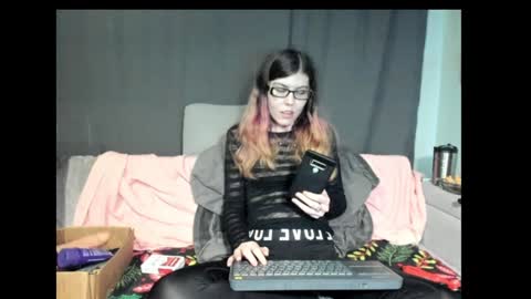 roxihazeleyes online show from January 26, 2025, 9:29 pm