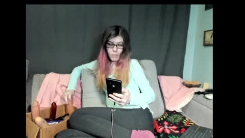roxihazeleyes online show from January 27, 2025, 6:19 am