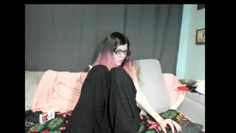 roxihazeleyes online show from January 28, 2025, 4:29 am