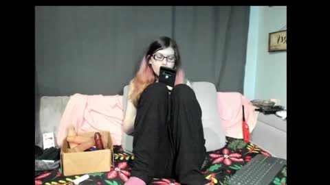 roxihazeleyes online show from January 28, 2025, 10:34 am