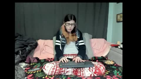 roxihazeleyes online show from January 29, 2025, 3:26 pm