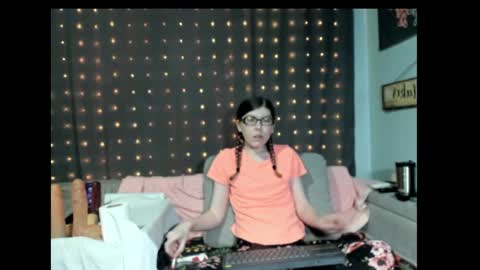 roxihazeleyes online show from January 31, 2025, 12:50 am