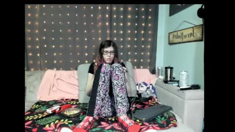 roxihazeleyes online show from January 31, 2025, 8:33 pm