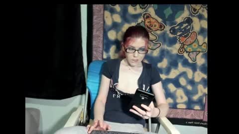 roxihazeleyes online show from March 8, 2025, 7:49 am