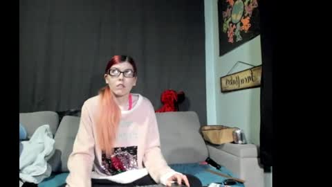 Snapshot of roxihazeleyes chatting on September 18, 2025, 7:54 am roxihazeleyes online show from September 18, 2025, 7:54 am