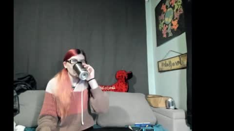 Snapshot of roxihazeleyes chatting on September 19, 2025, 7:43 am roxihazeleyes online show from September 19, 2025, 7:43 am