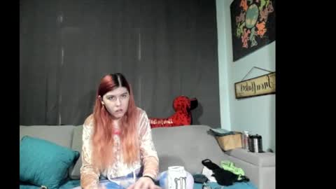 Snapshot of roxihazeleyes chatting on September 21, 2025, 8:54 pm roxihazeleyes online show from September 21, 2025, 8:54 pm