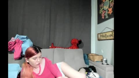 Snapshot of roxihazeleyes chatting on September 25, 2025, 4:54 pm roxihazeleyes online show from September 25, 2025, 4:54 pm