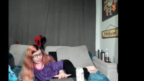 Snapshot of roxihazeleyes chatting on October 10, 2025, 4:39 pm roxihazeleyes online show from October 10, 2025, 4:39 pm