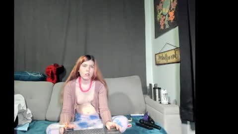 Snapshot of roxihazeleyes chatting on October 17, 2025, 6:05 am roxihazeleyes online show from October 17, 2025, 6:05 am