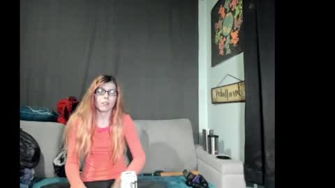 Snapshot of roxihazeleyes chatting on October 17, 2025, 6:21 pm roxihazeleyes online show from October 17, 2025, 6:21 pm