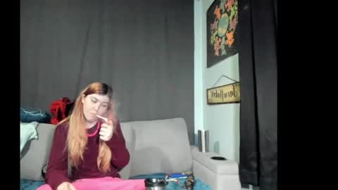 Snapshot of roxihazeleyes chatting on October 19, 2025, 2:01 am roxihazeleyes online show from October 19, 2025, 2:01 am