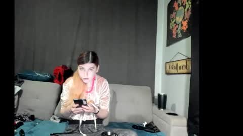 Snapshot of roxihazeleyes chatting on October 20, 2025, 5:35 pm roxihazeleyes online show from October 20, 2025, 5:35 pm