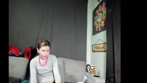 Snapshot of roxihazeleyes chatting on October 21, 2025, 5:35 pm roxihazeleyes online show from October 21, 2025, 5:35 pm