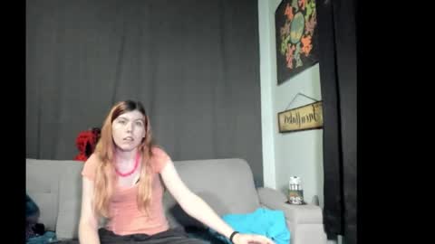 Snapshot of roxihazeleyes chatting on October 24, 2025, 7:05 am roxihazeleyes online show from October 24, 2025, 7:05 am