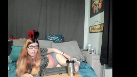 Snapshot of roxihazeleyes chatting on October 29, 2025, 2:14 am roxihazeleyes online show from October 29, 2025, 2:14 am