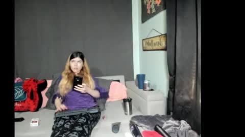 roxihazeleyes online show from February 8, 2026, 4:54 pm