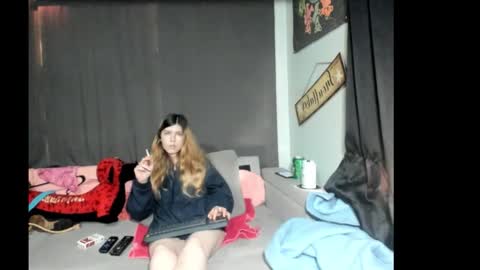 Snapshot of roxihazeleyes chatting on February 16, 2026, 10:39 pm roxihazeleyes online show from February 16, 2026, 10:39 pm