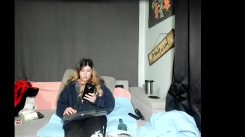 Snapshot of roxihazeleyes chatting on February 18, 2026, 3:24 am roxihazeleyes online show from February 18, 2026, 3:24 am