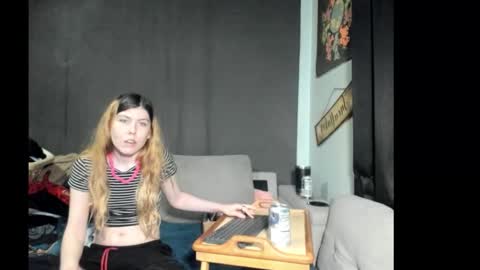 Snapshot of roxihazeleyes chatting on March 2, 2026, 5:08 am roxihazeleyes online show from March 2, 2026, 5:08 am