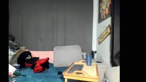 Snapshot of roxihazeleyes chatting on March 3, 2026, 6:19 am roxihazeleyes online show from March 3, 2026, 6:19 am