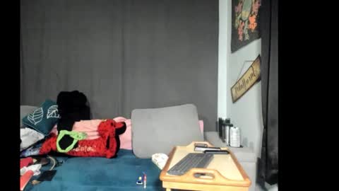 Snapshot of roxihazeleyes chatting on March 5, 2026, 5:03 am roxihazeleyes online show from March 5, 2026, 5:03 am