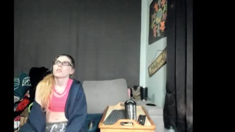 Snapshot of roxihazeleyes chatting on March 5, 2026, 5:09 pm roxihazeleyes online show from March 5, 2026, 5:09 pm