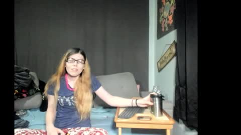 Snapshot of roxihazeleyes chatting on March 8, 2026, 9:13 am roxihazeleyes online show from March 8, 2026, 9:13 am