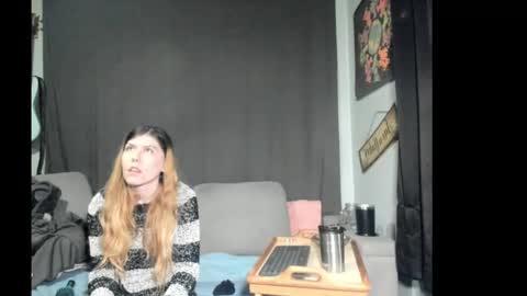 Snapshot of roxihazeleyes chatting on March 13, 2026, 2:01 pm roxihazeleyes online show from March 13, 2026, 2:01 pm