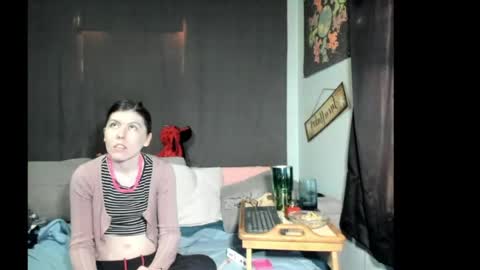 roxihazeleyes online show from April 29, 2026, 11:55 pm