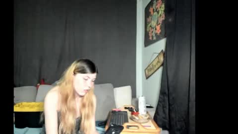 roxihazeleyes online show from May 5, 2026, 3:47 am