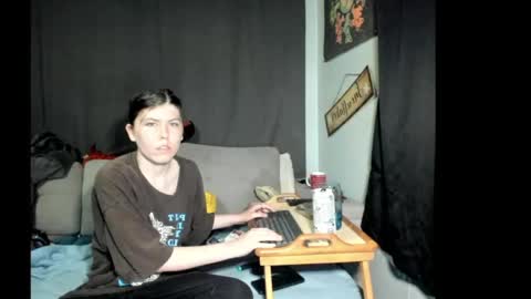 roxihazeleyes online show from May 7, 2026, 9:47 am
