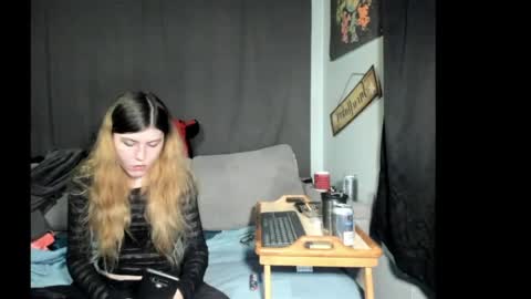 roxihazeleyes online show from May 8, 2026, 3:34 am