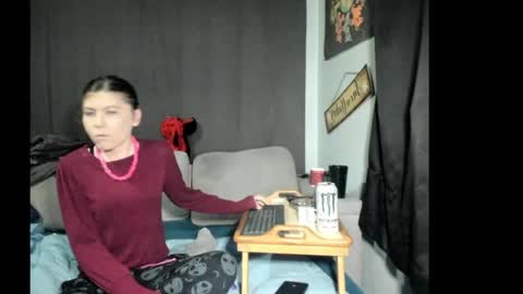 roxihazeleyes online show from May 11, 2026, 12:38 am