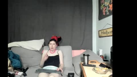 roxihazeleyes online show from June 5, 2026, 1:17 pm