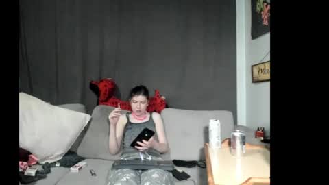 roxihazeleyes online show from June 10, 2026, 10:03 am