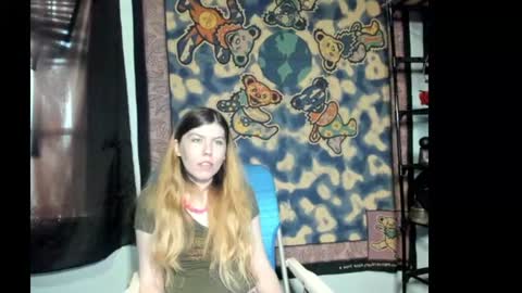 roxihazeleyes online show from June 14, 2026, 10:23 pm