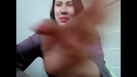 Snapshot of roxolanaa_sexy chatting on April 18, 2026, 6:06 am ROXOLANAA SEXY online show from April 18, 2026, 6:06 am