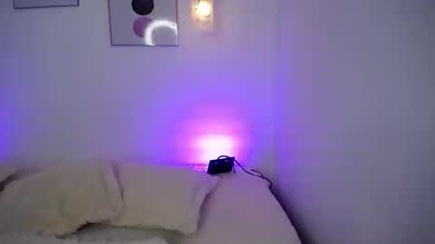 roxi online show from September 23, 2025, 9:51 pm