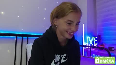 Snapshot of roxxxie_reid chatting on September 13, 2025, 9:47 pm Roxieex ABBY online show from September 13, 2025, 9:47 pm