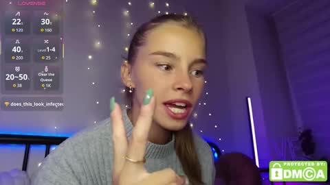 Snapshot of roxxxie_reid chatting on September 18, 2025, 9:39 pm Roxieex ABBY online show from September 18, 2025, 9:39 pm