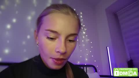 Snapshot of roxxxie_reid chatting on October 15, 2025, 8:09 pm Roxieex ABBY online show from October 15, 2025, 8:09 pm